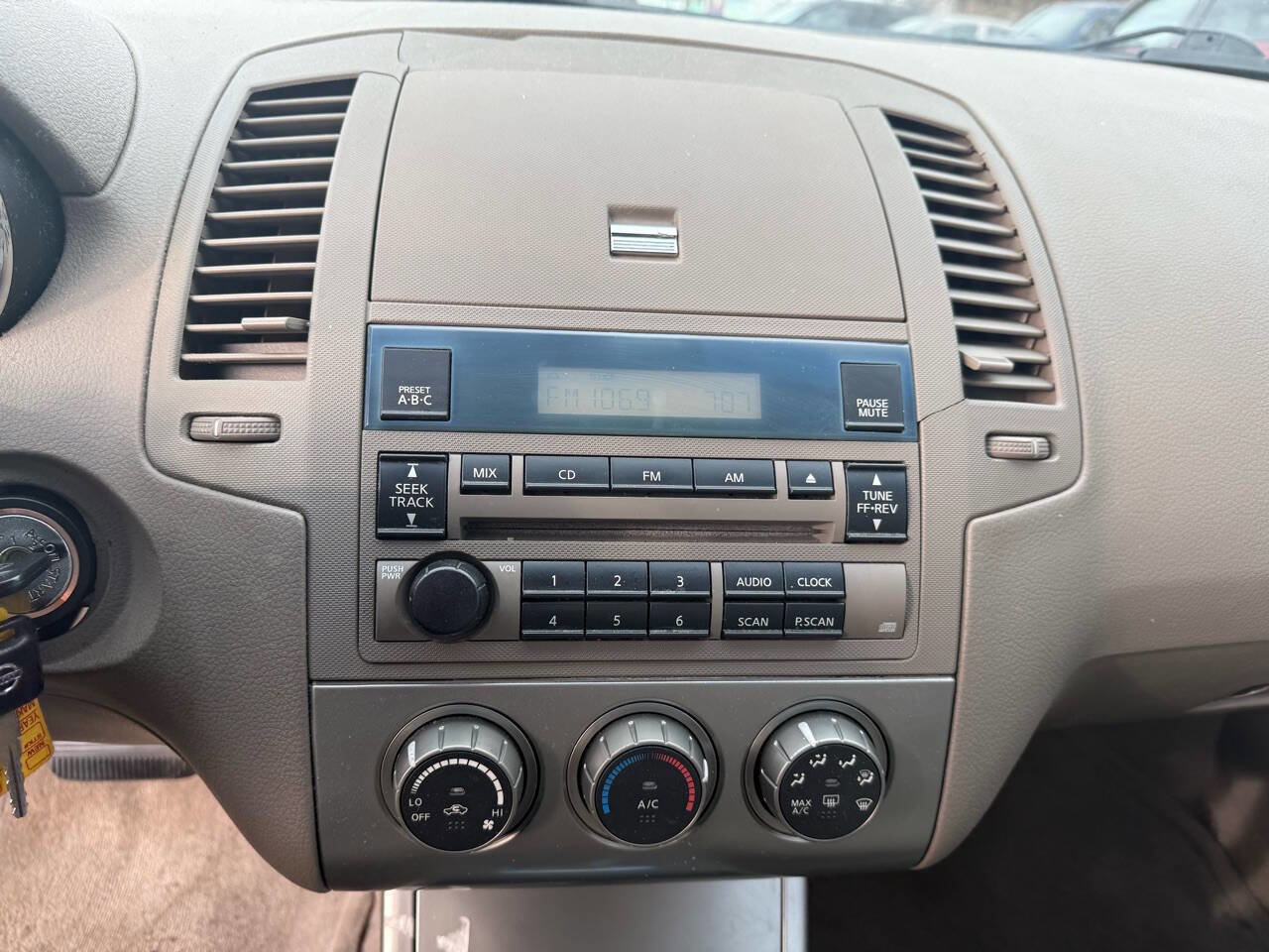 Used 2005 Nissan Altima 2.5 S FWD image 14
