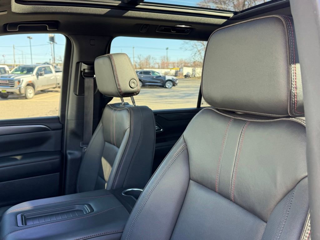 Certified 2024 Chevrolet Suburban RST w/ Luxury Package AWD/4WD image 15