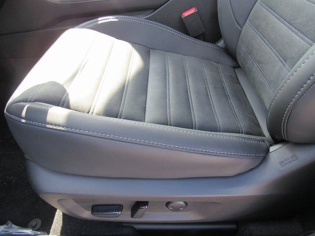 New 2025 Mitsubishi Outlander SE image 13