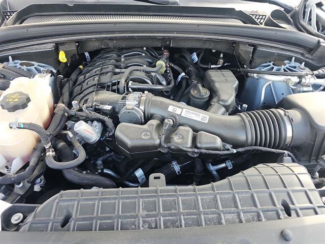 Used 2023 Jeep Grand Cherokee Altitude image 3