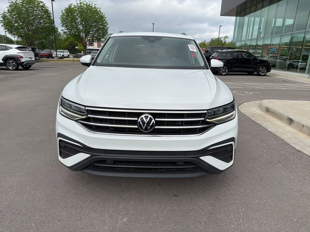 Used 2022 Volkswagen Tiguan SE w/ Panoramic Sunroof Package image 3