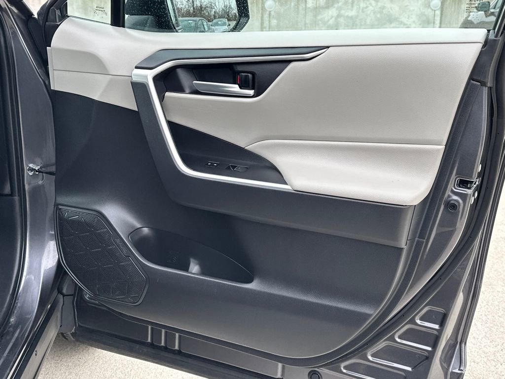 Used 2024 Toyota RAV4 XLE image 12