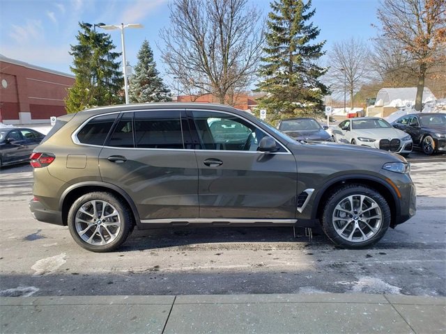 New 2026 BMW X5 xDrive50e w/ Premium Package image 4