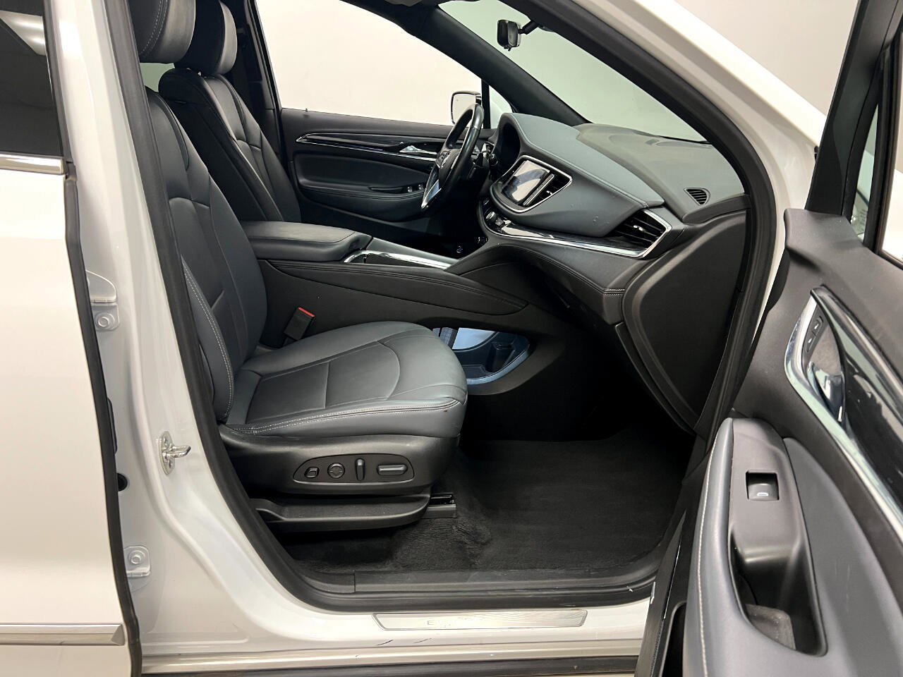 Used 2024 Buick Enclave Premium image 25
