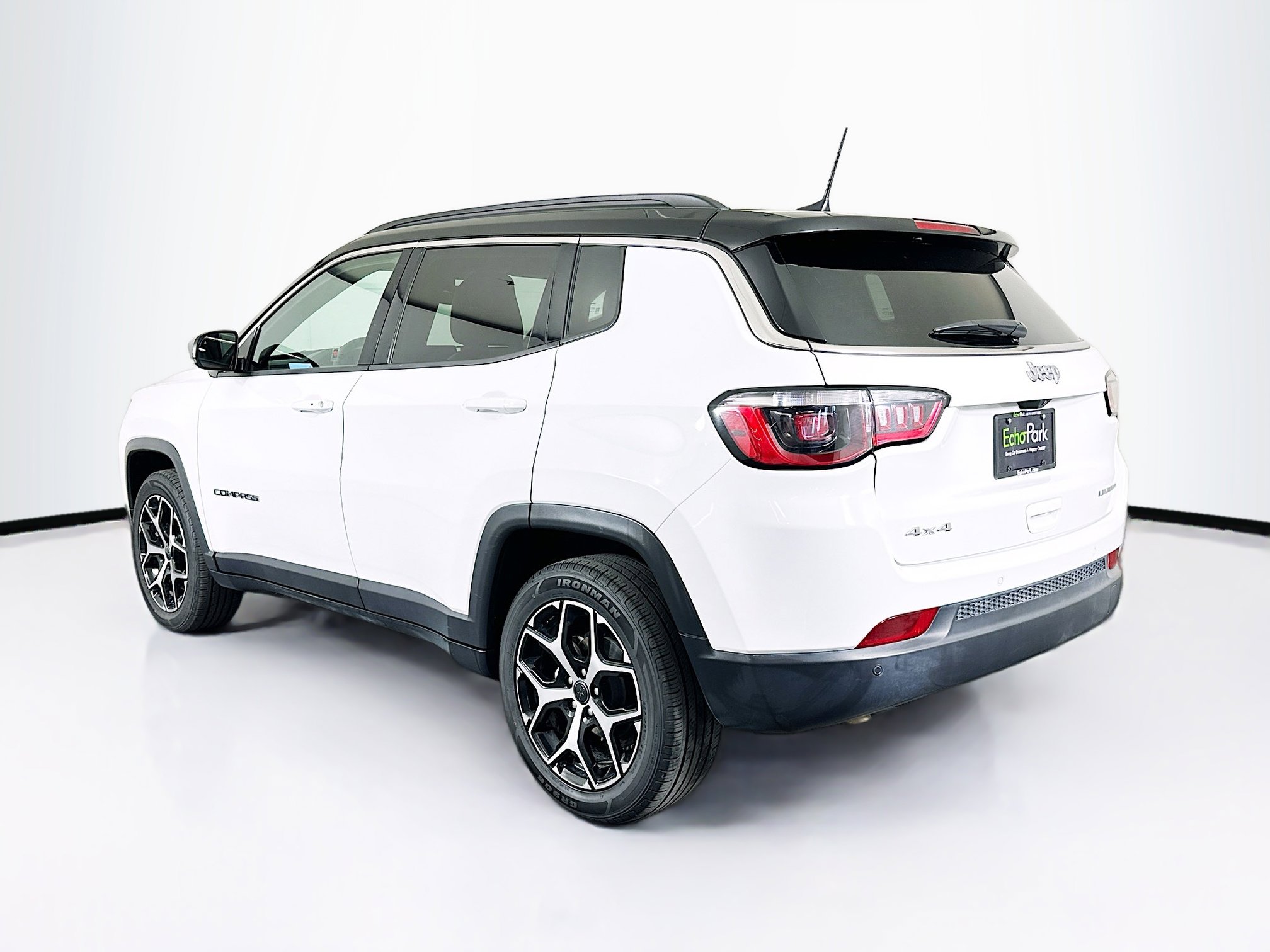 Used 2025 Jeep Compass Limited image 5