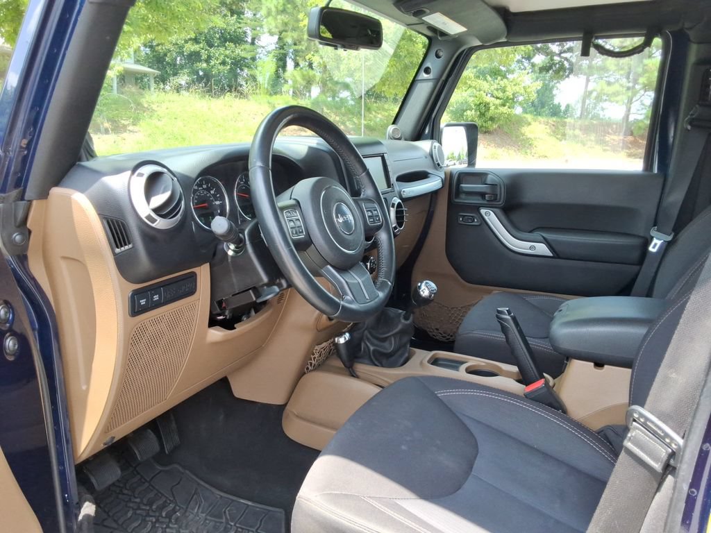 Used 2013 Jeep Wrangler Unlimited Rubicon w/ Connectivity Group AWD/4WD image 24