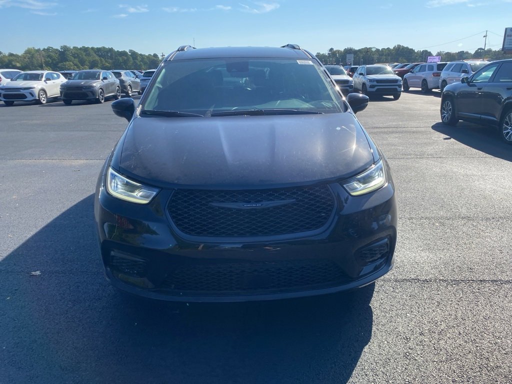 New 2026 Chrysler Pacifica Select w/ S Appearance Package image 2