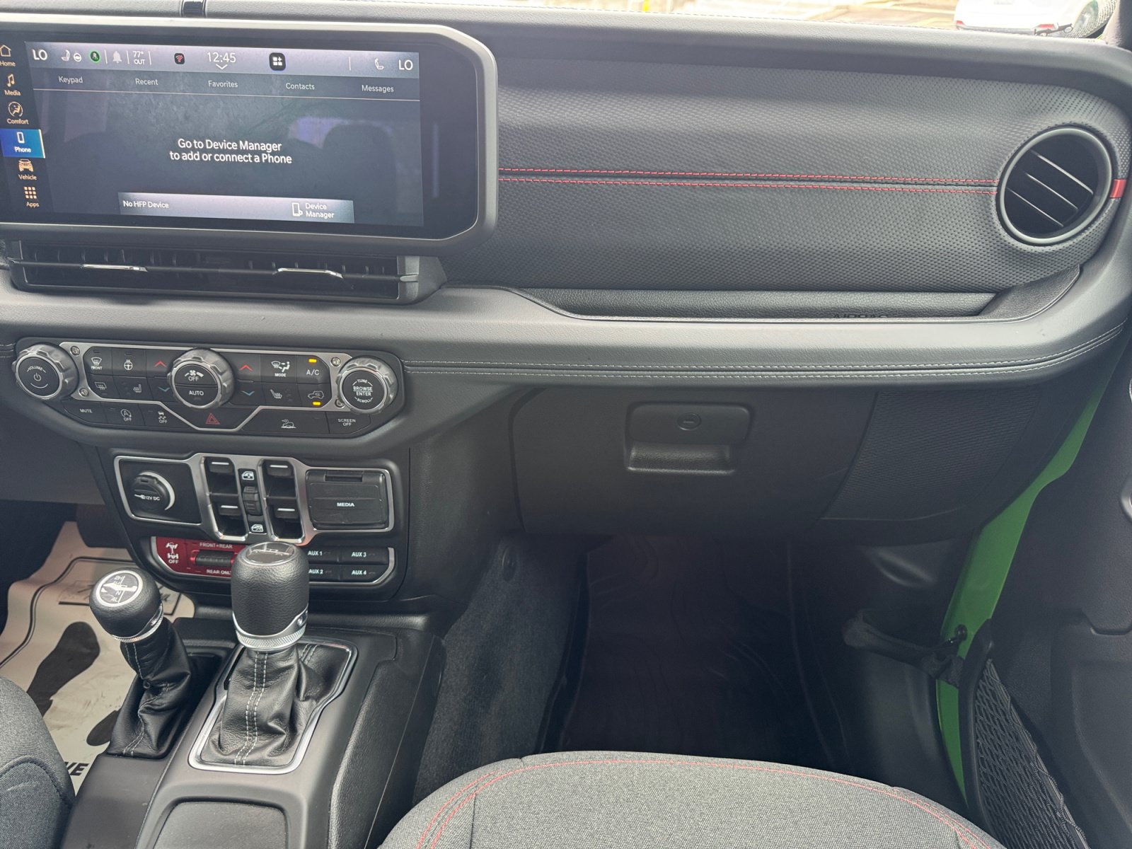 Used 2025 Jeep Gladiator Rubicon w/ Convenience Group AWD/4WD image 17