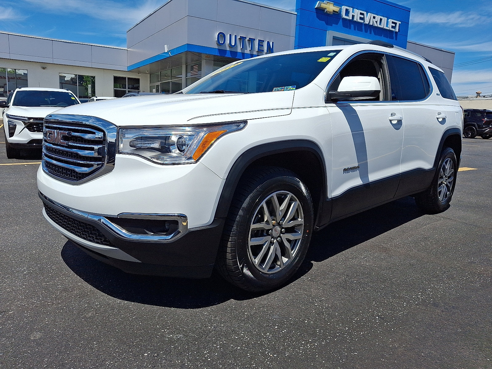 Used 2019 GMC Acadia SLE w/ Driver Alert Package I AWD/4WD image 1