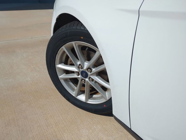 Used 2015 Ford Focus SE FWD image 10