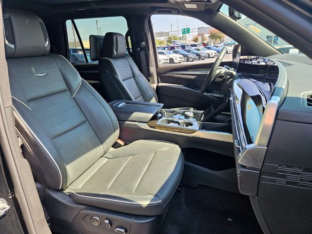 Certified 2026 Cadillac Escalade Luxury AWD/4WD image 23