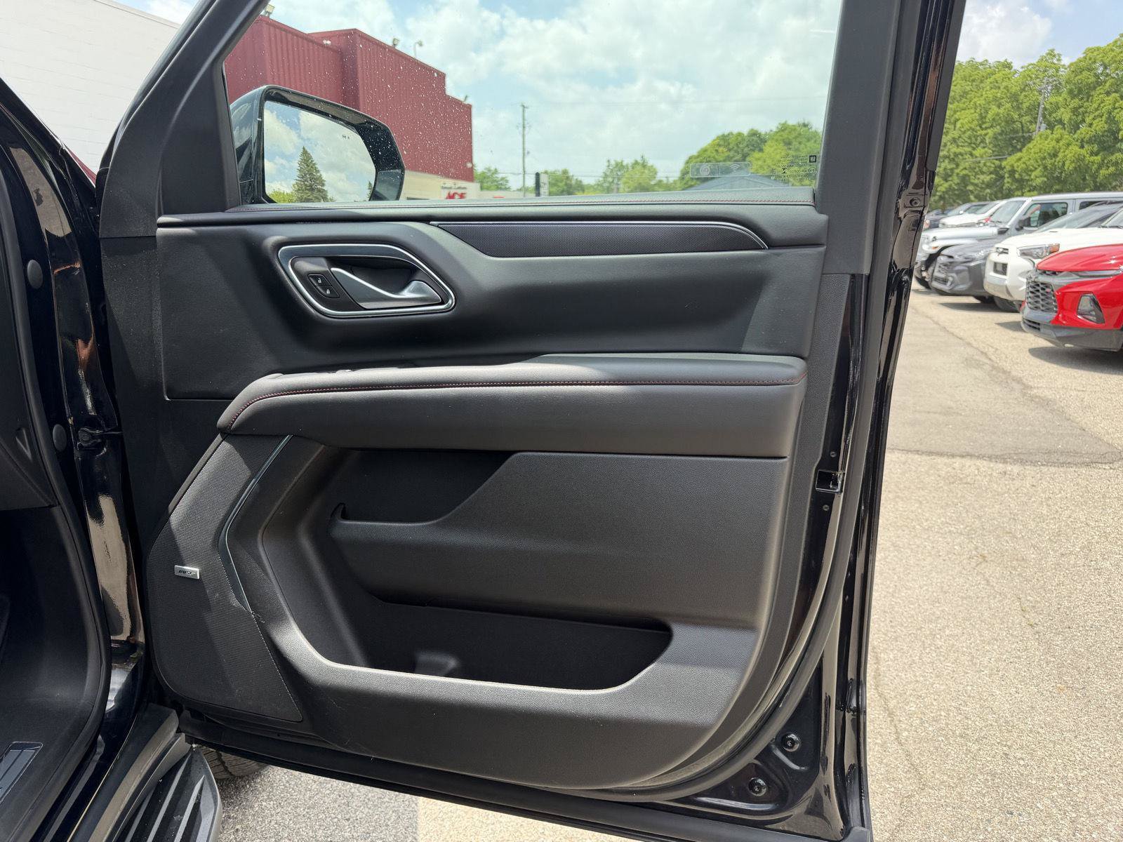 Used 2022 Chevrolet Suburban RST w/ Luxury Package AWD/4WD image 27
