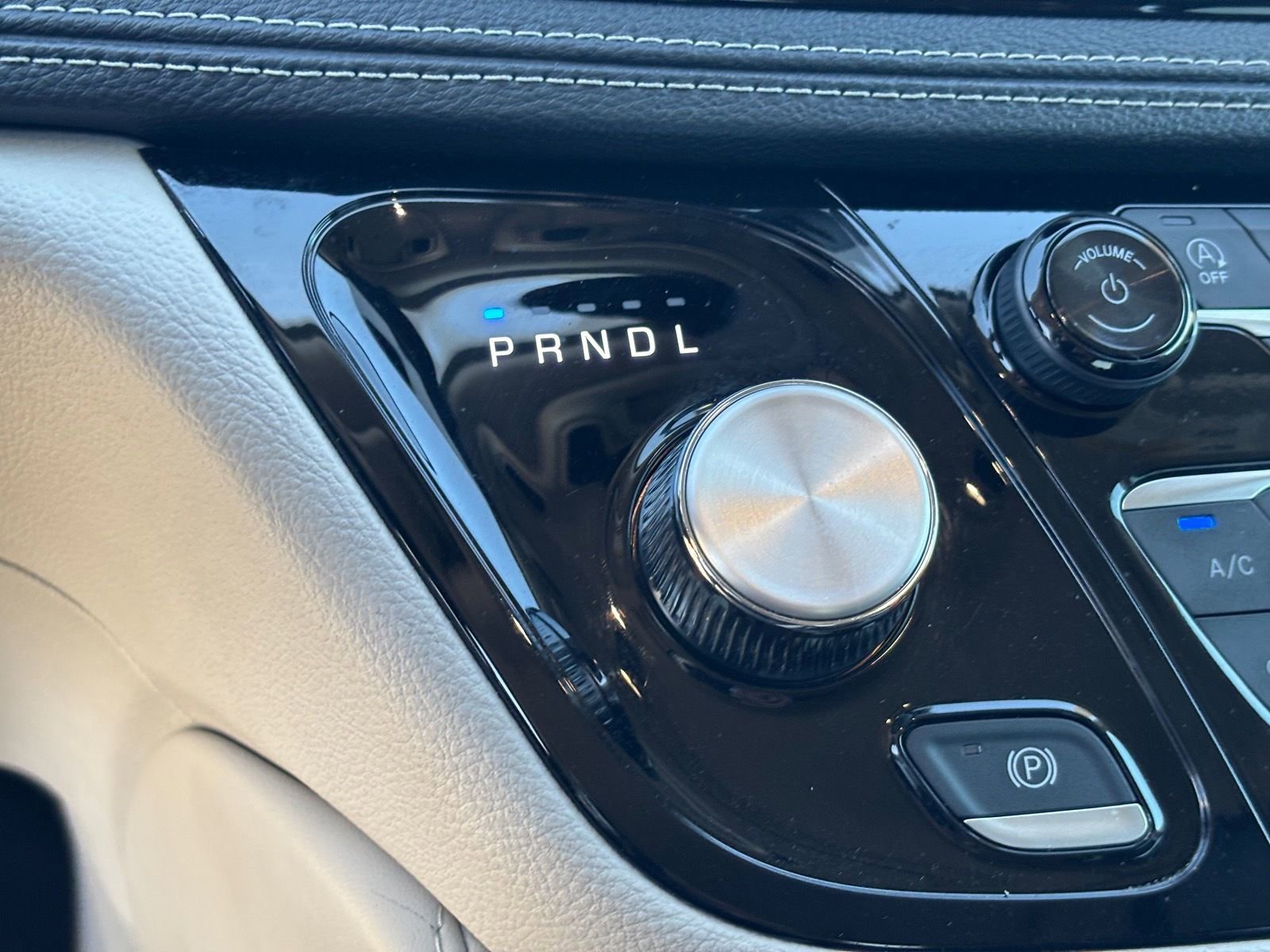 Used 2024 Chrysler Pacifica Limited image 26