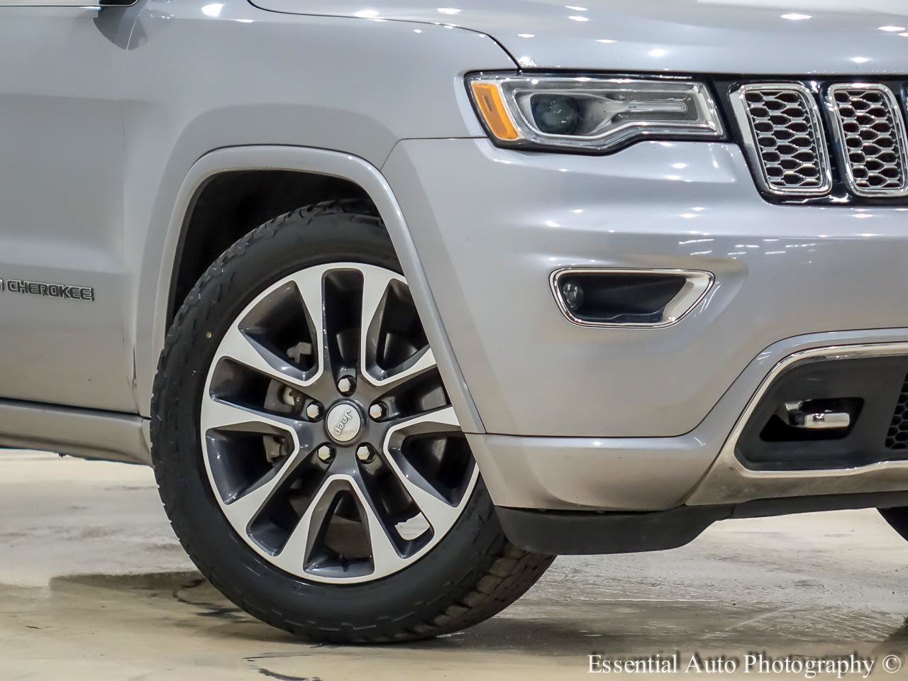 Used 2018 Jeep Grand Cherokee Overland AWD/4WD image 3
