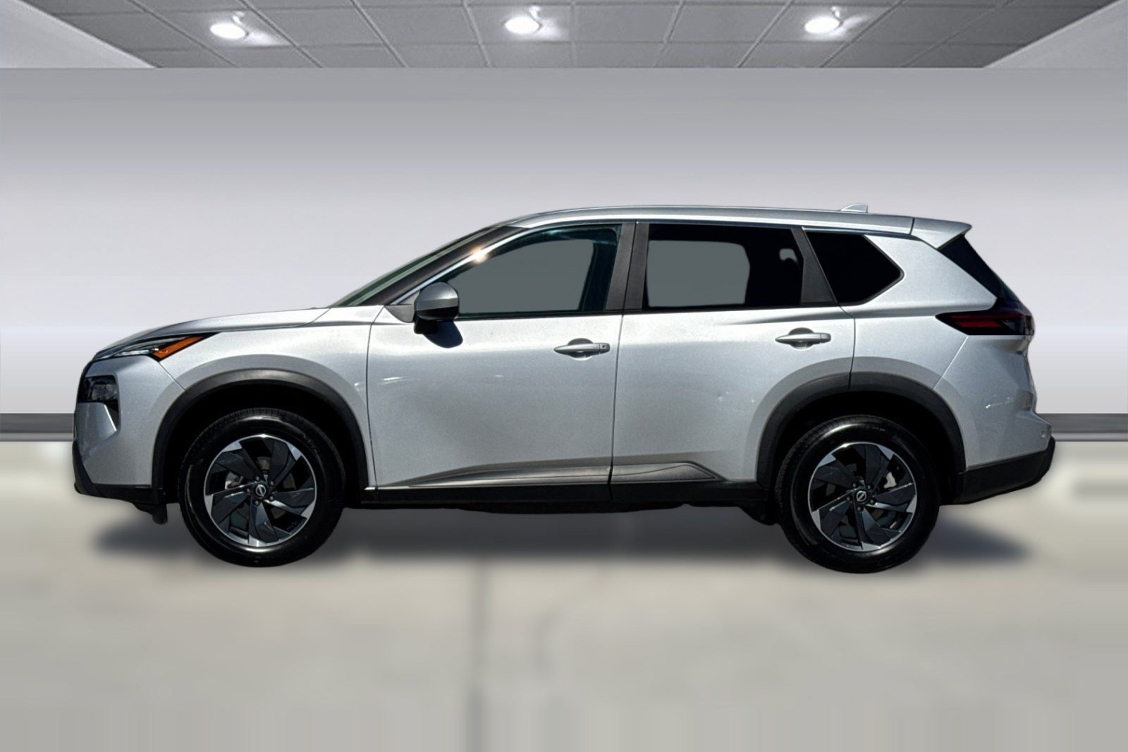 Used 2025 Nissan Rogue SV AWD/4WD image 2