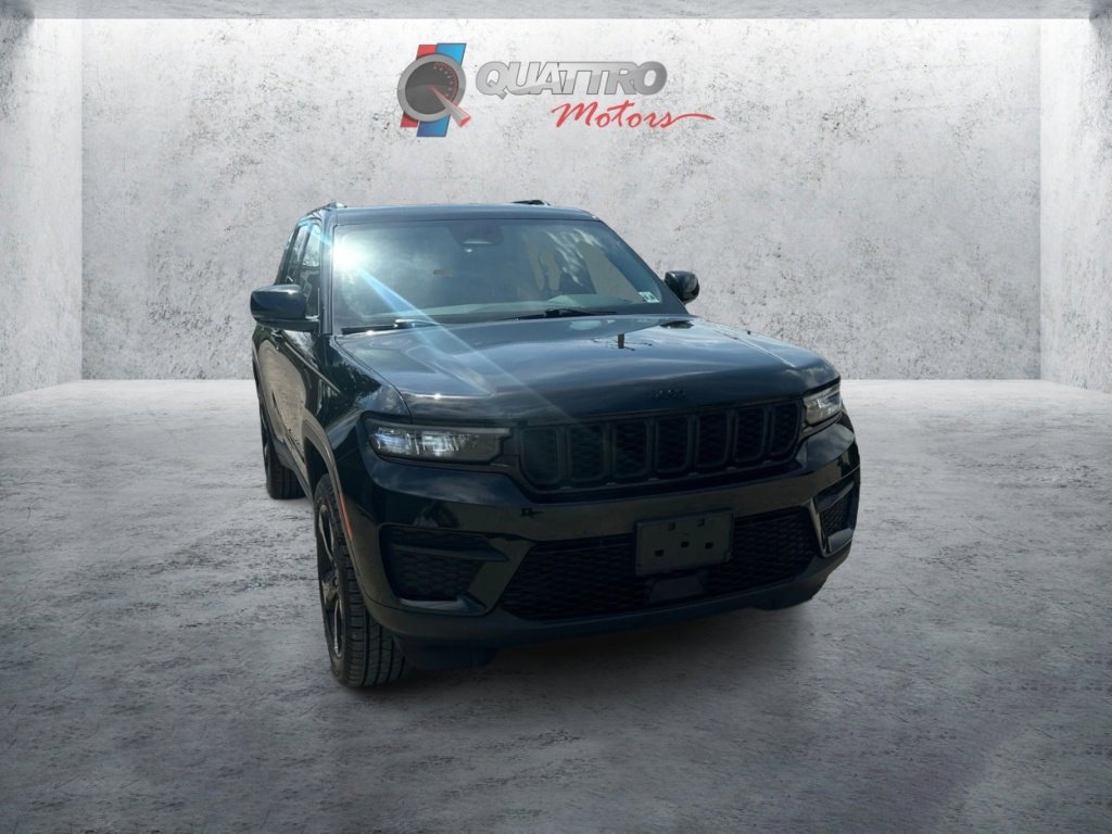 Used 2023 Jeep Grand Cherokee Altitude image 8