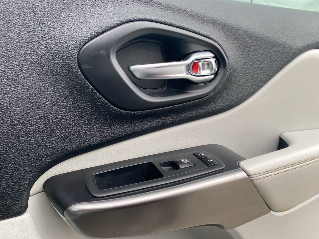 Certified 2020 Jeep Cherokee Limited image 11