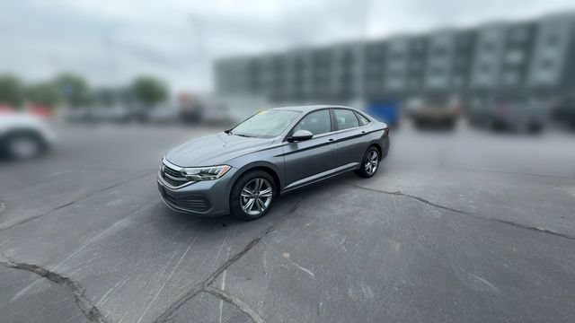 Used 2024 Volkswagen Jetta SE FWD image 4