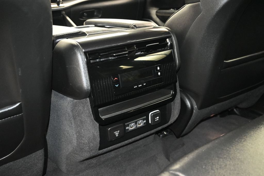Used 2024 Jeep Wagoneer 4WD w/ Premium Group I image 18
