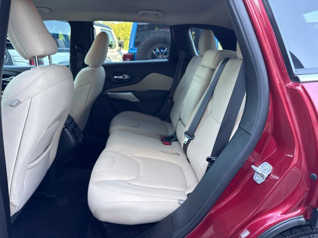 Used 2017 Jeep Cherokee Latitude AWD/4WD image 12