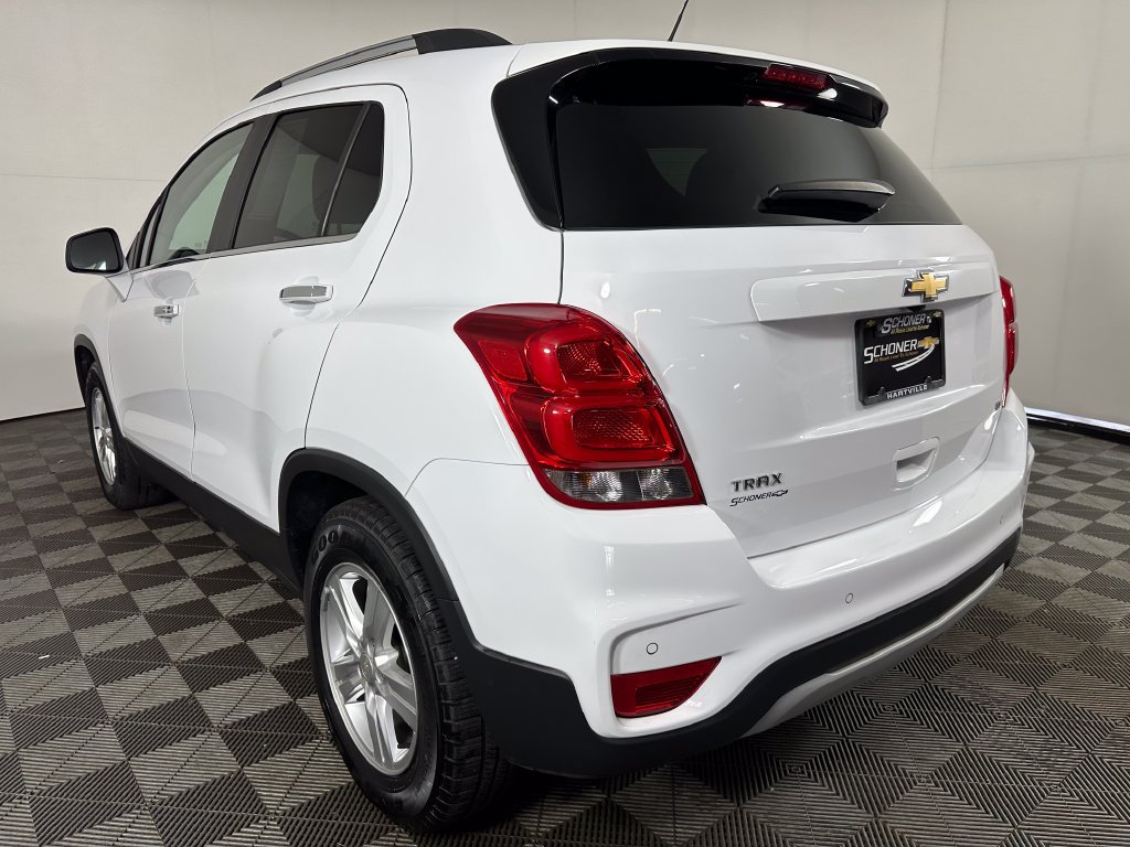 Used 2020 Chevrolet Trax LT w/ Driver Confidence Package FWD image 3