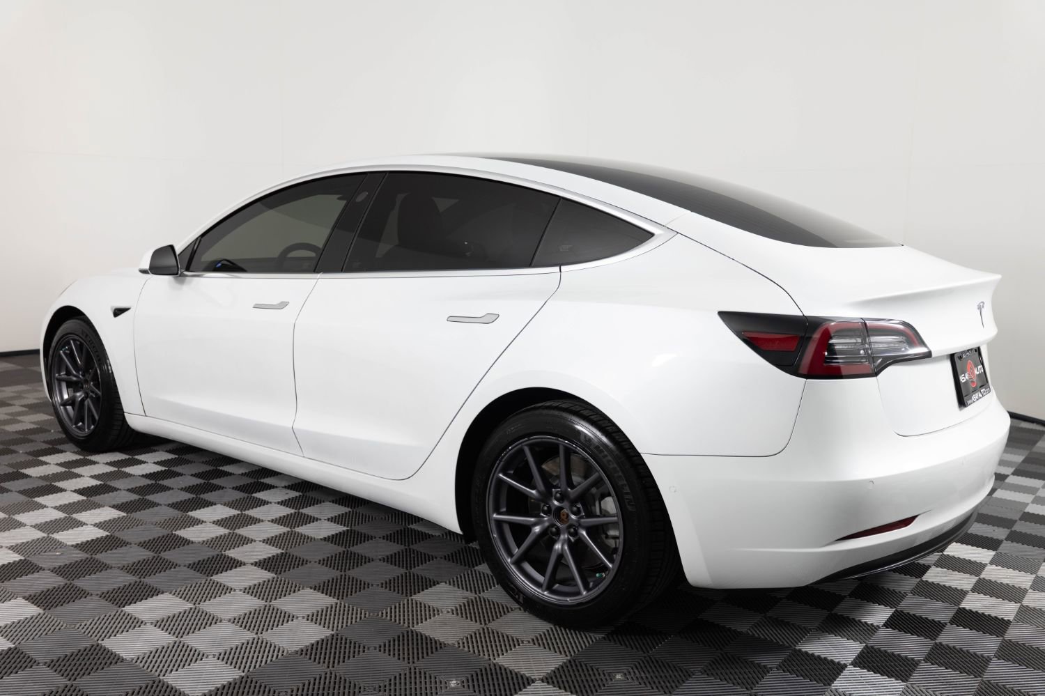 Used 2020 Tesla Model 3 Standard Range RWD image 4