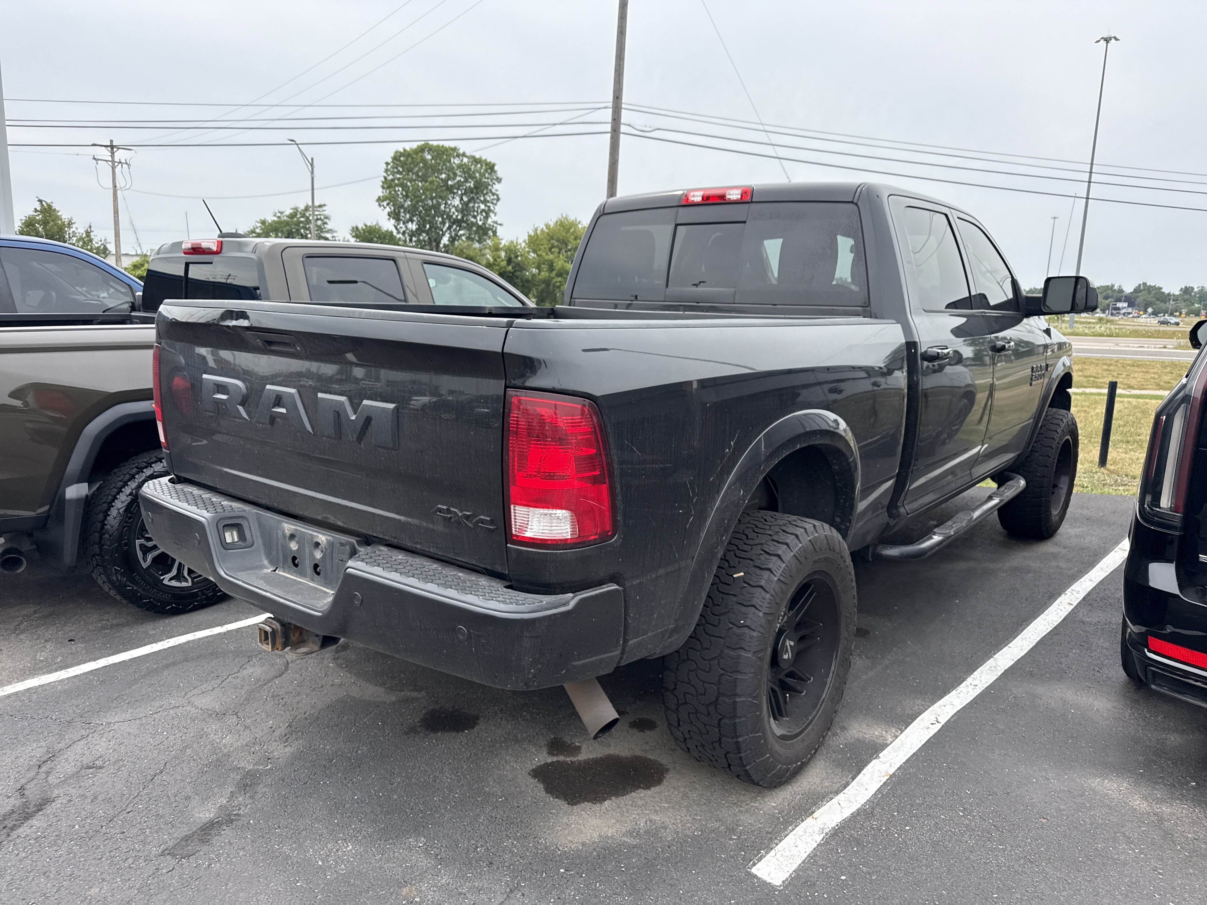 Used 2017 RAM 2500 SLT w/ Night Edition AWD/4WD image 4