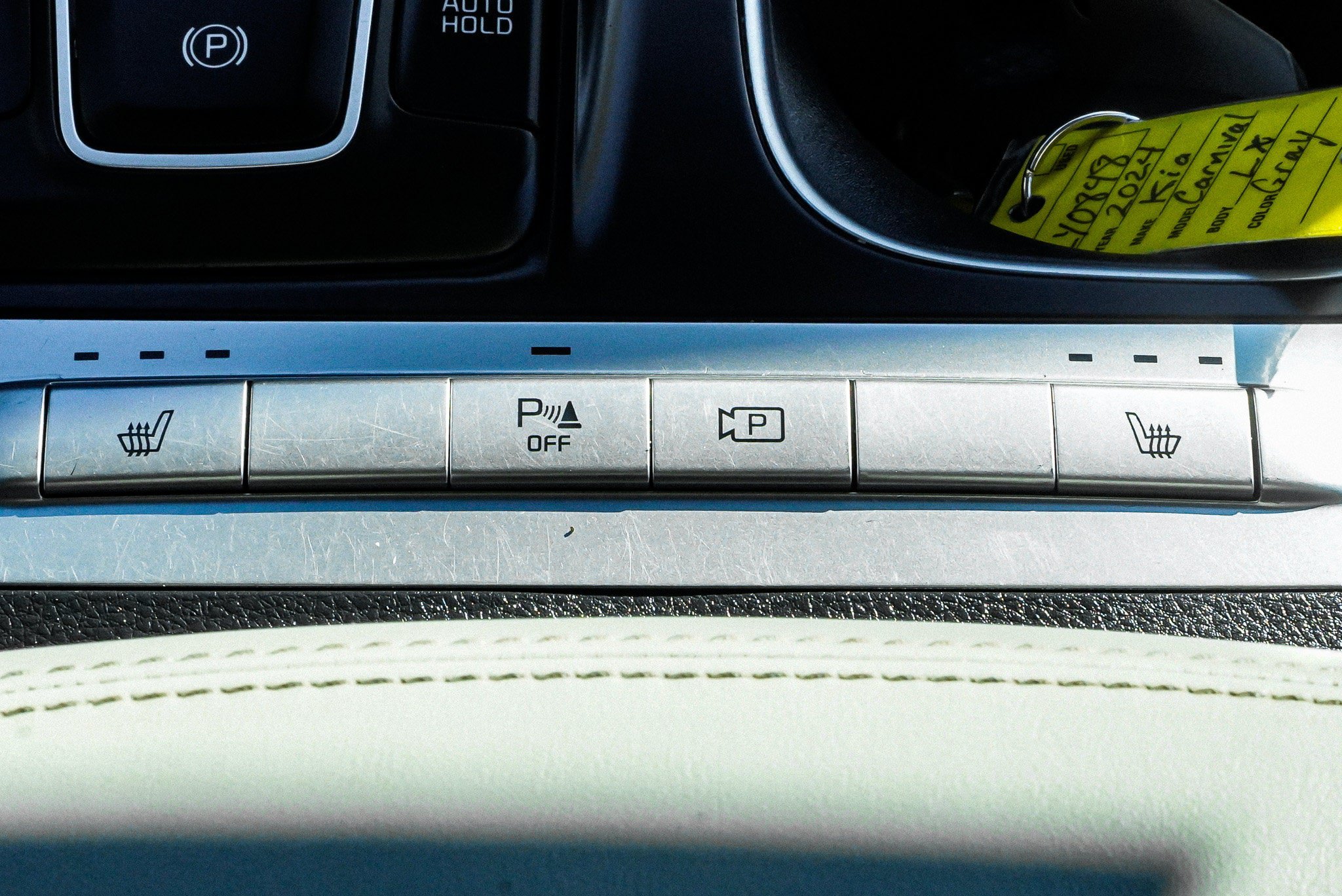 Used 2024 Kia Carnival LX FWD image 39