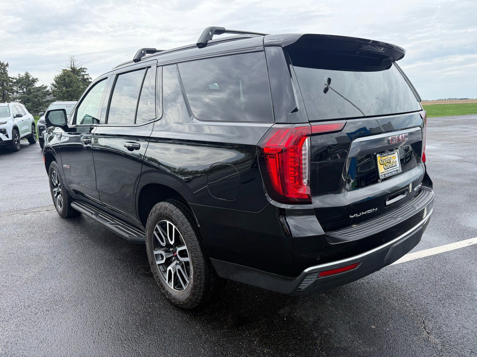 Used 2024 GMC Yukon AT4 AWD/4WD image 3