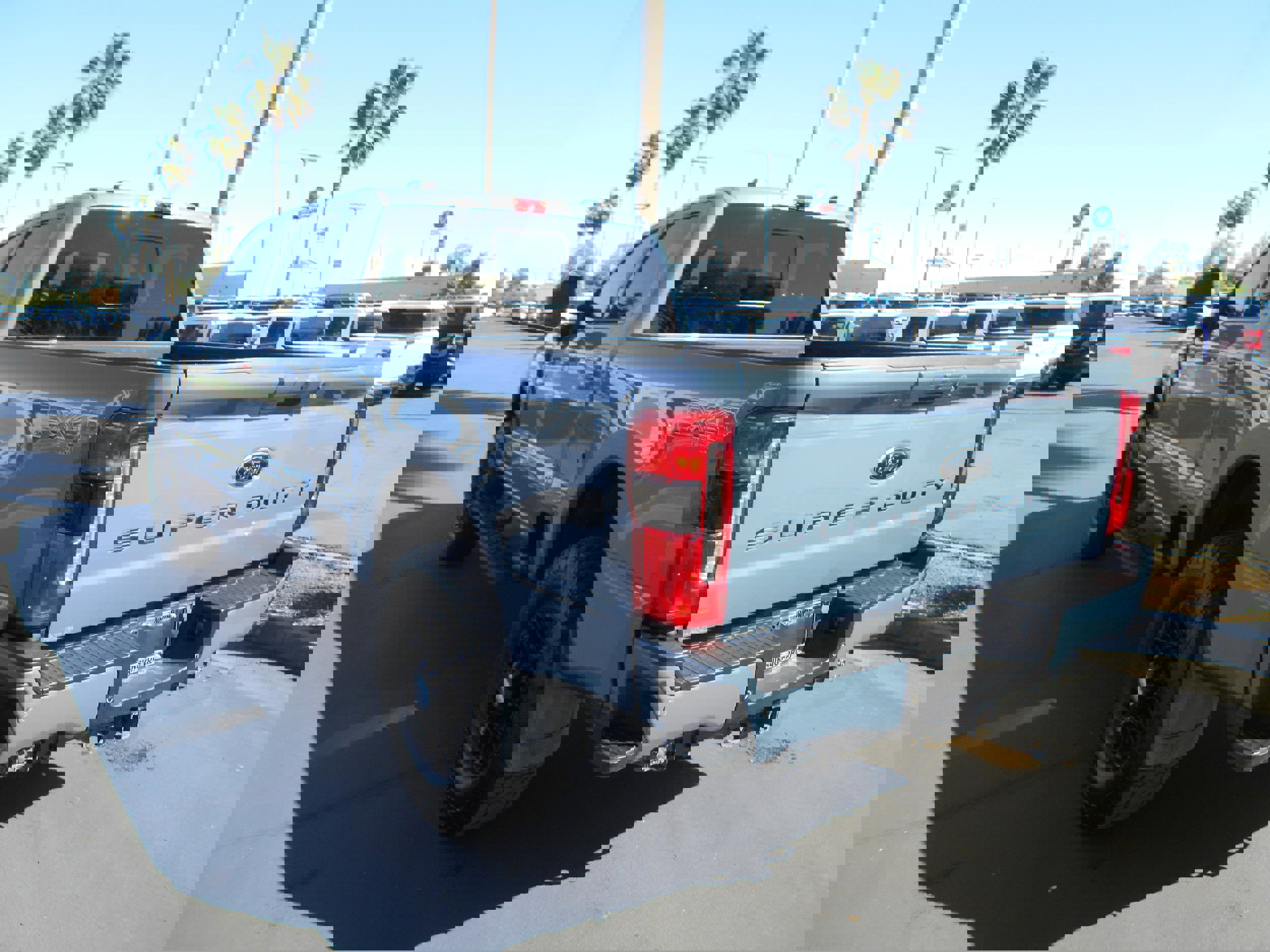 Used 2023 Ford F350 Lariat w/ Lariat Ultimate Package image 3