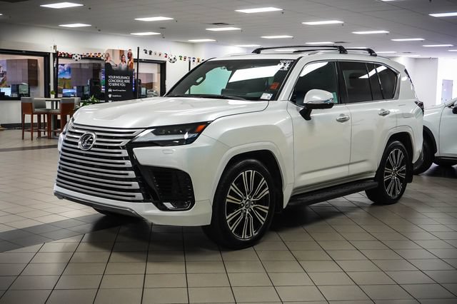 Used 2024 Lexus LX 600 4WD w/ Luxury Package image 3