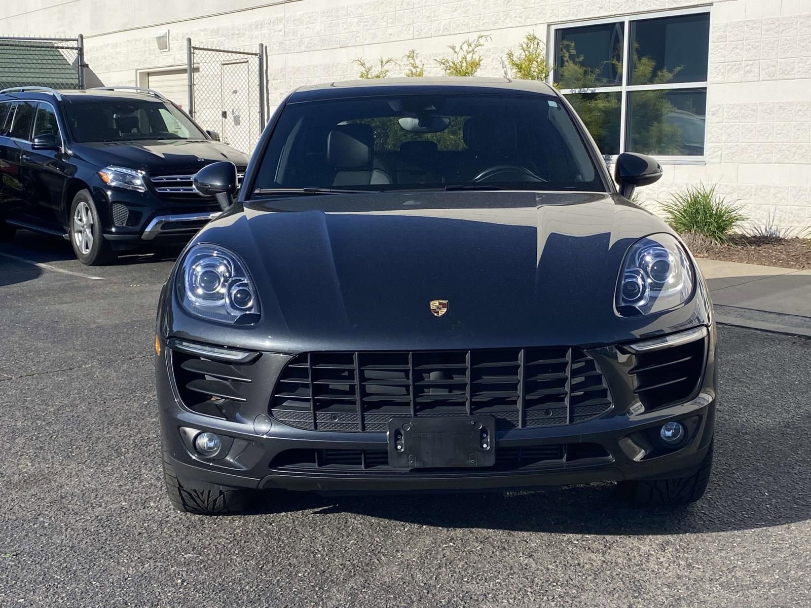Used 2018 Porsche Macan w/ Premium Package Plus AWD/4WD image 2