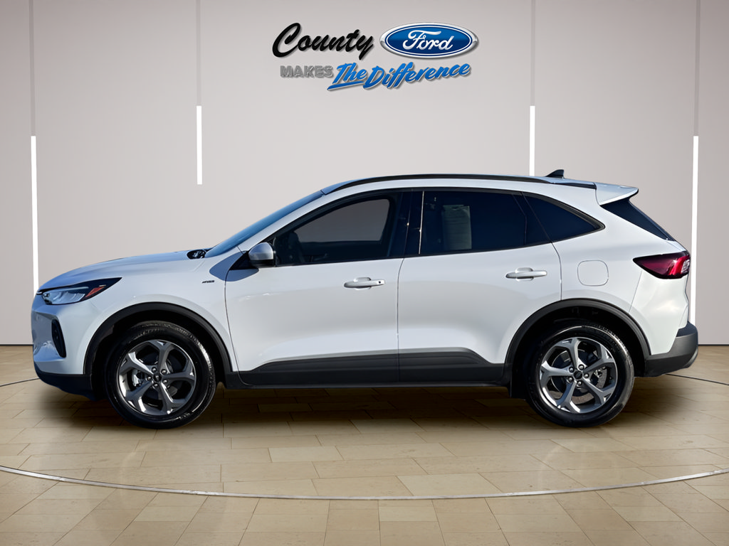 Used 2025 Ford Escape ST-Line Select AWD/4WD image 3