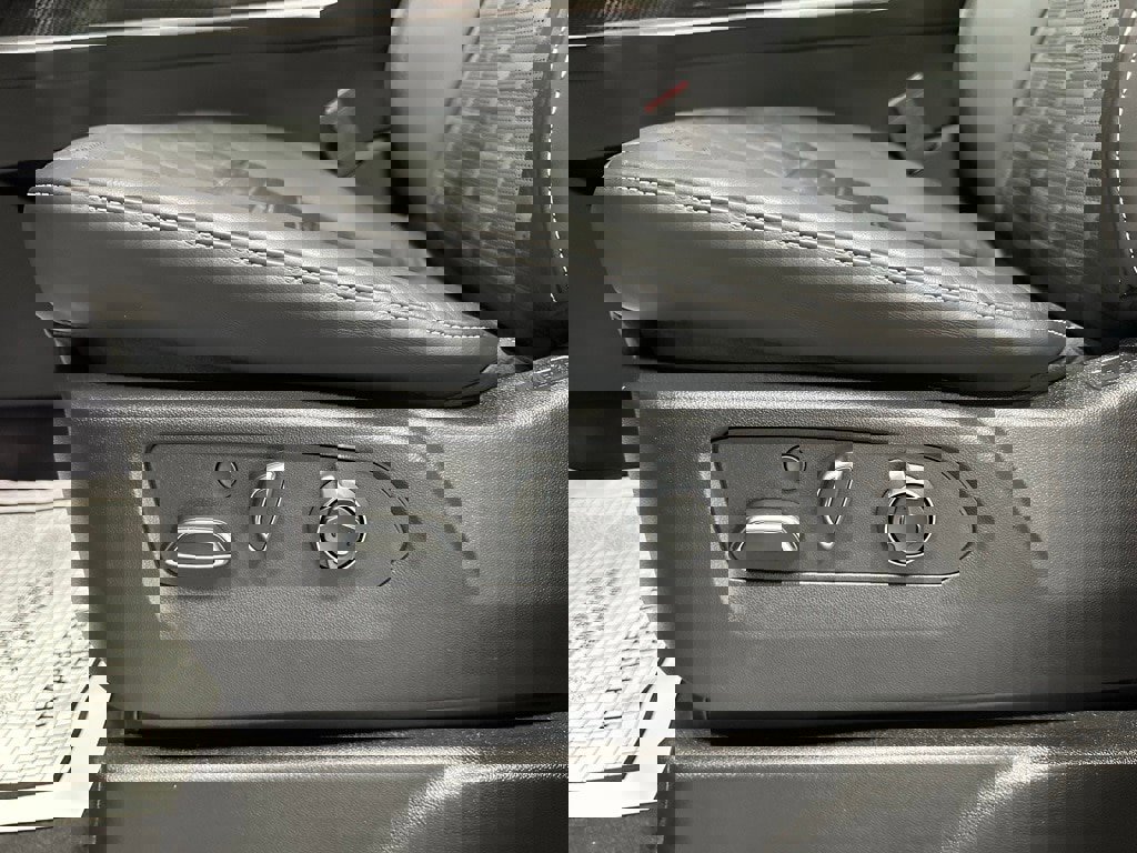 Used 2025 Cadillac Escalade V image 14