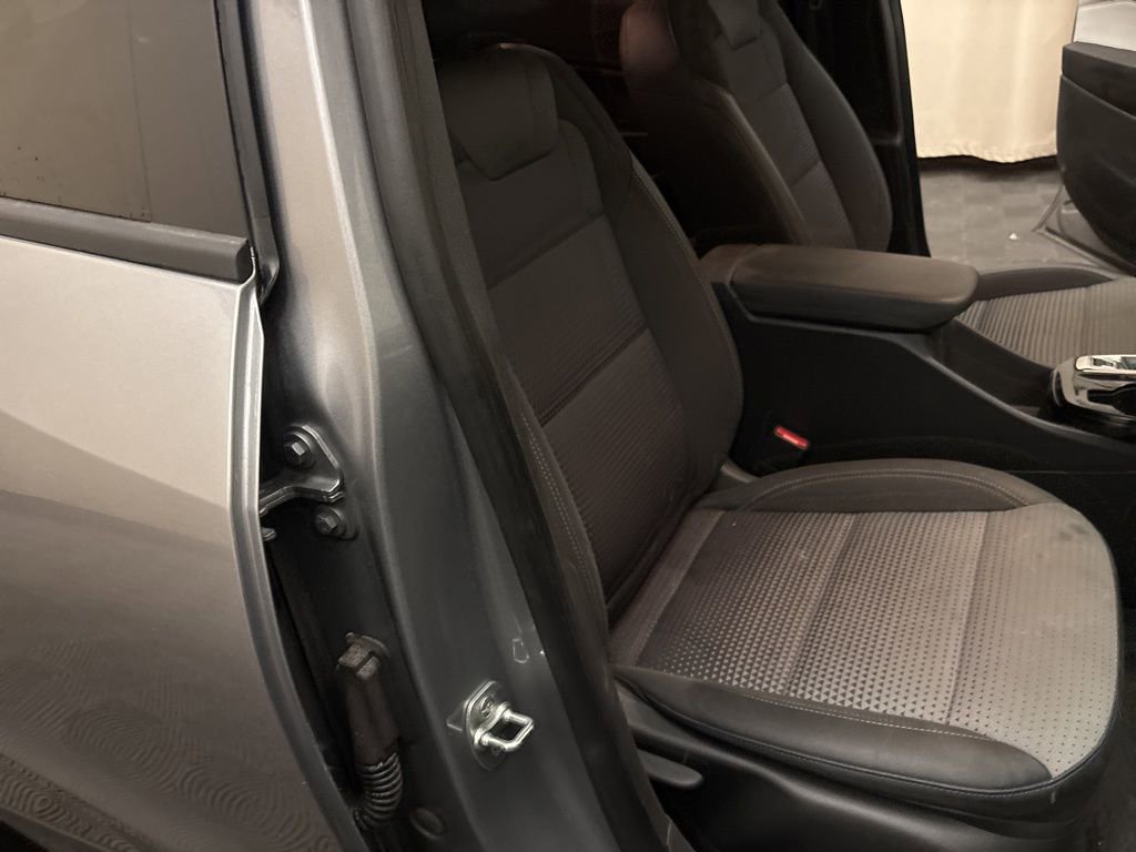 Used 2025 Chevrolet Trax LT w/ LT Convenience Package image 21