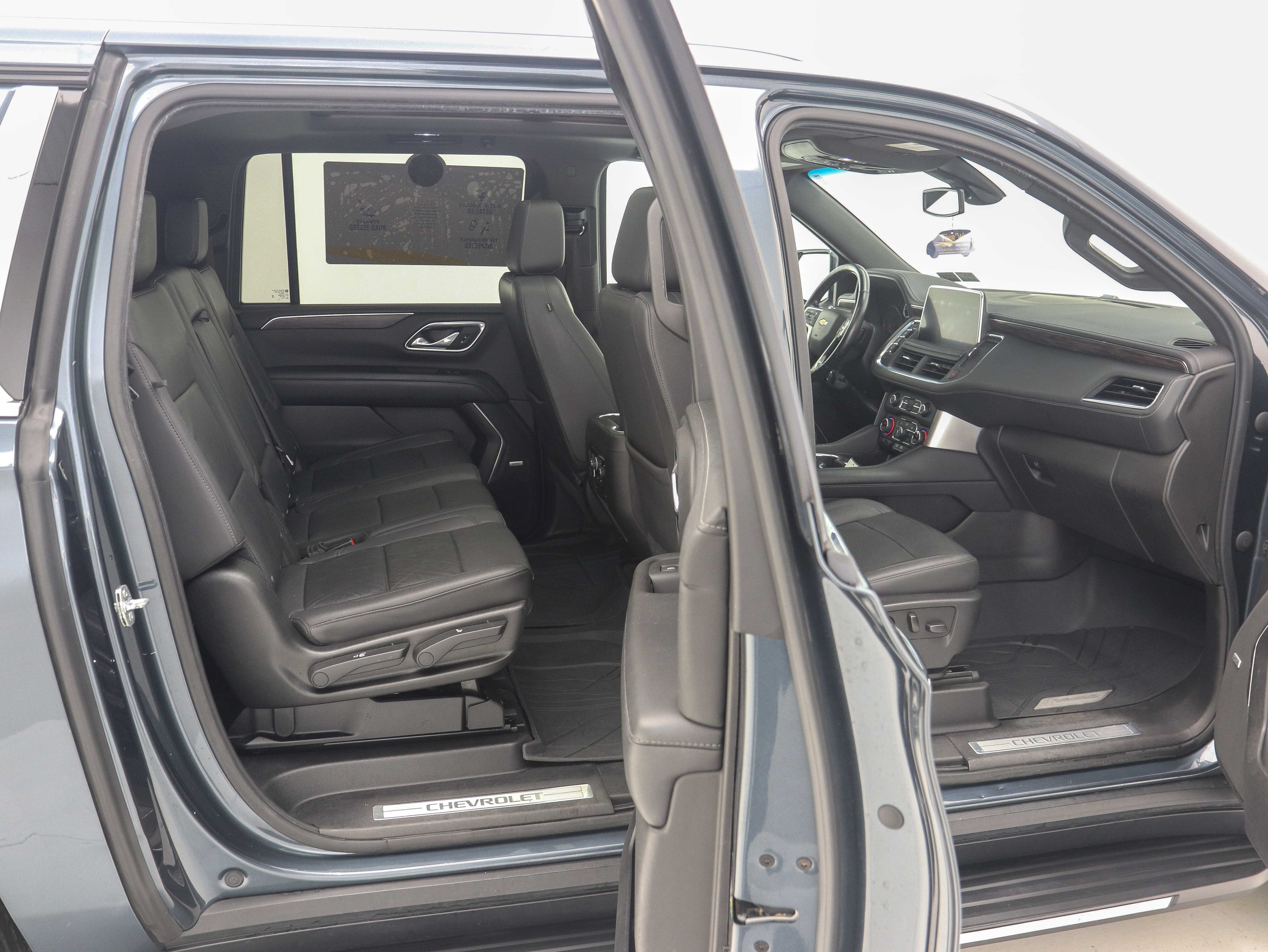 Used 2021 Chevrolet Suburban LT w/ LT Signature Package AWD/4WD image 14