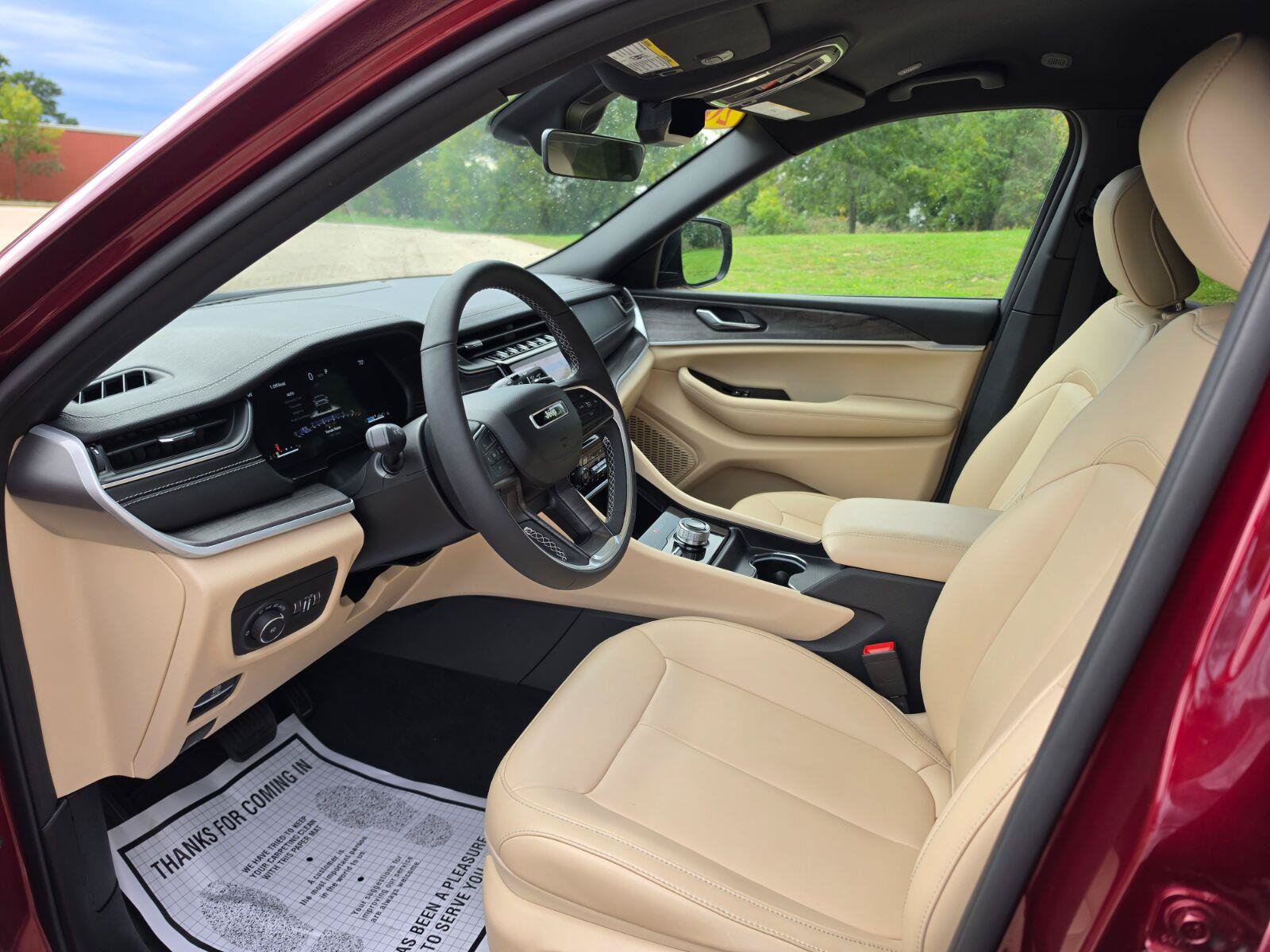 Used 2025 Jeep Grand Cherokee L Limited AWD/4WD image 7