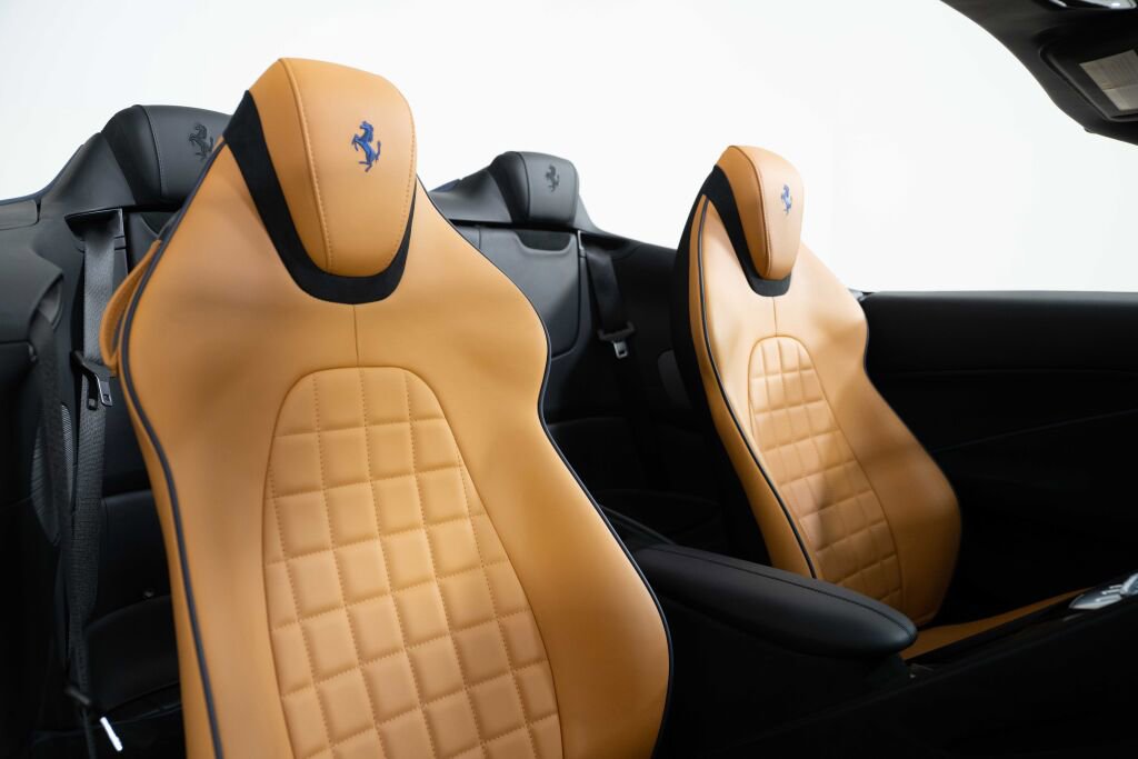 Used 2024 Ferrari Roma Spider image 33
