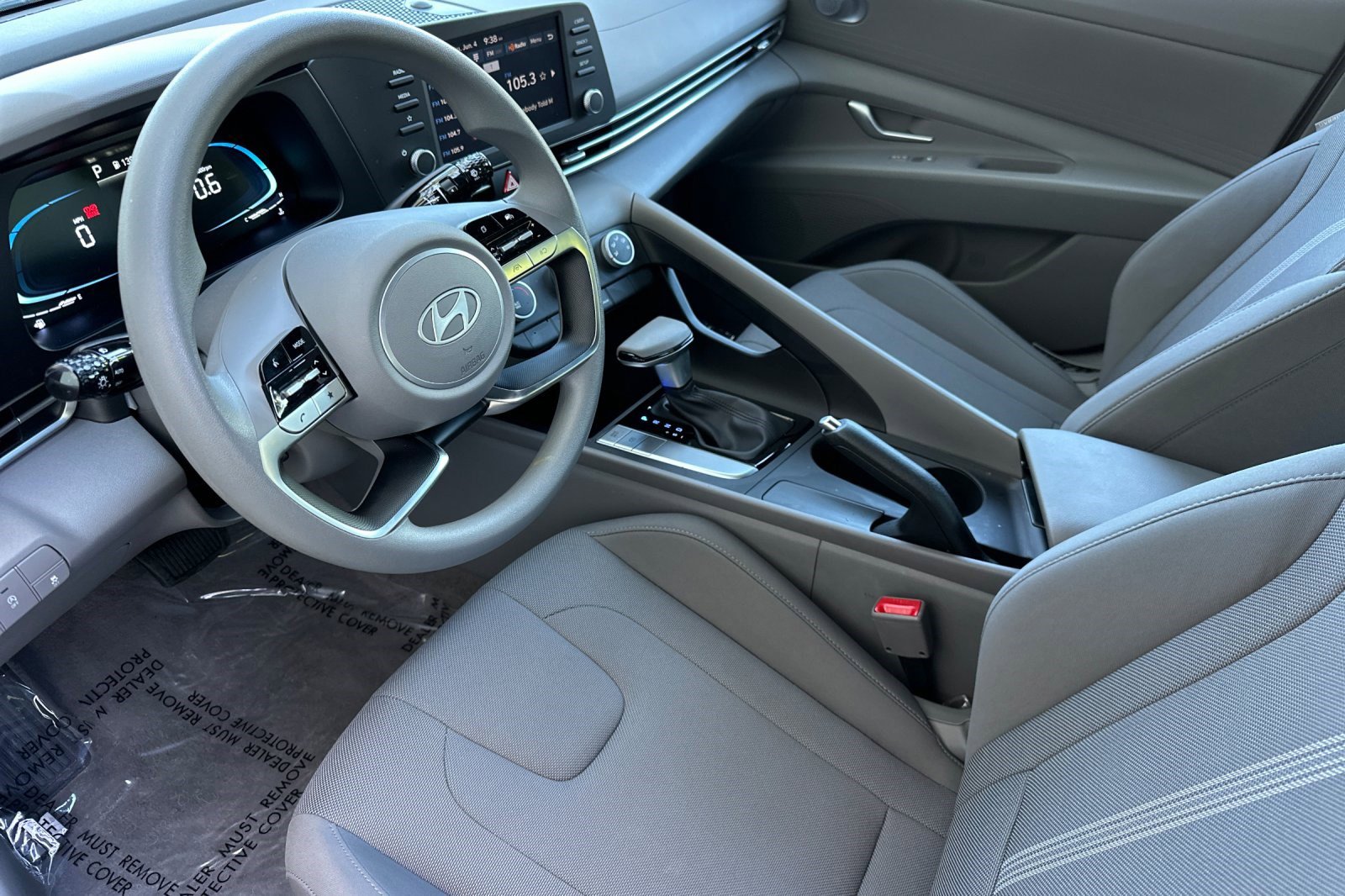 Used 2025 Hyundai Elantra SE FWD image 4