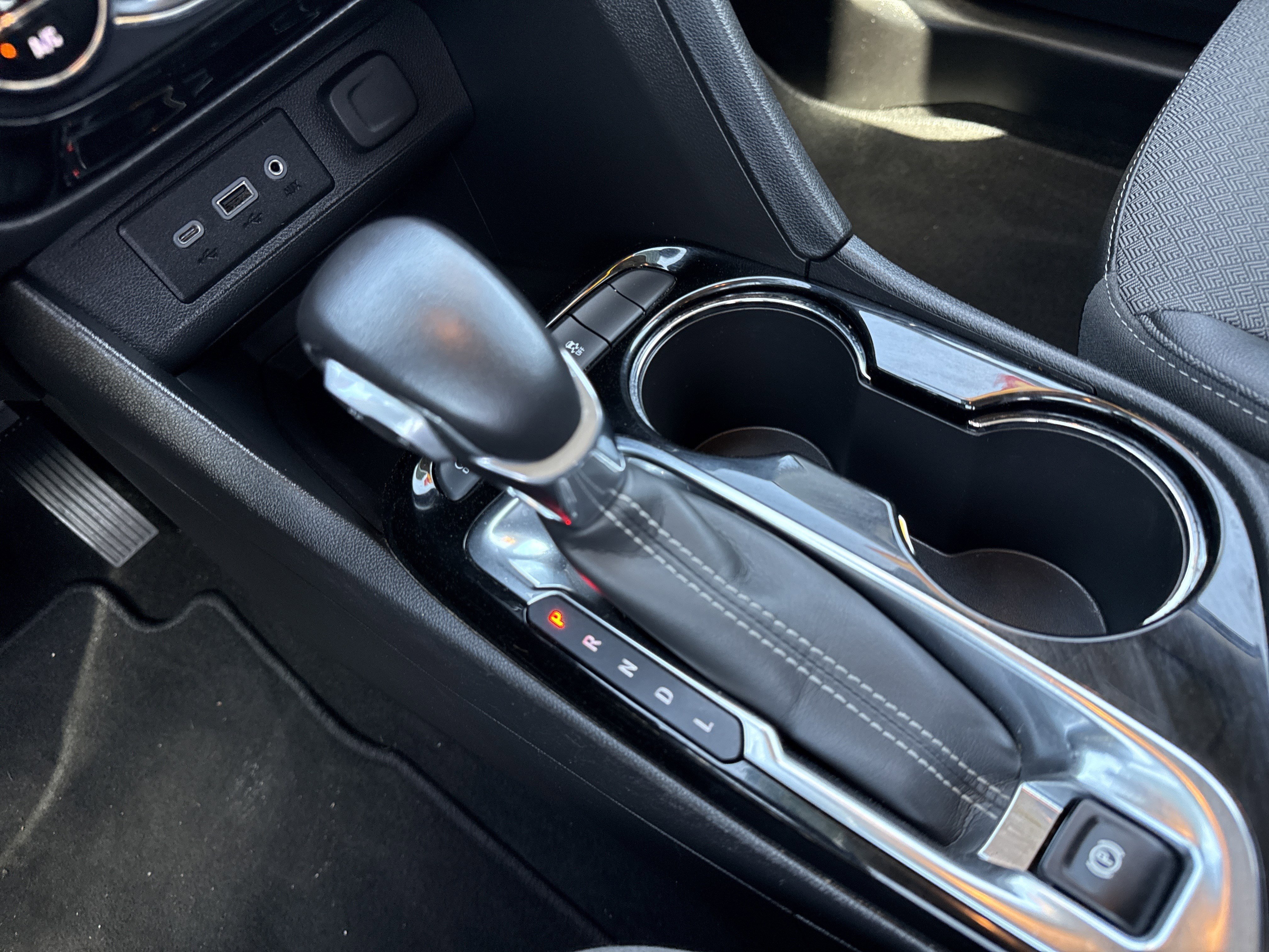 Used 2022 Buick Encore GX Select w/ Sport Touring Package image 35