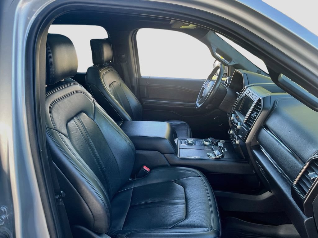 Used 2018 Ford Expedition Limited w/ Equipment Group 301A AWD/4WD image 32