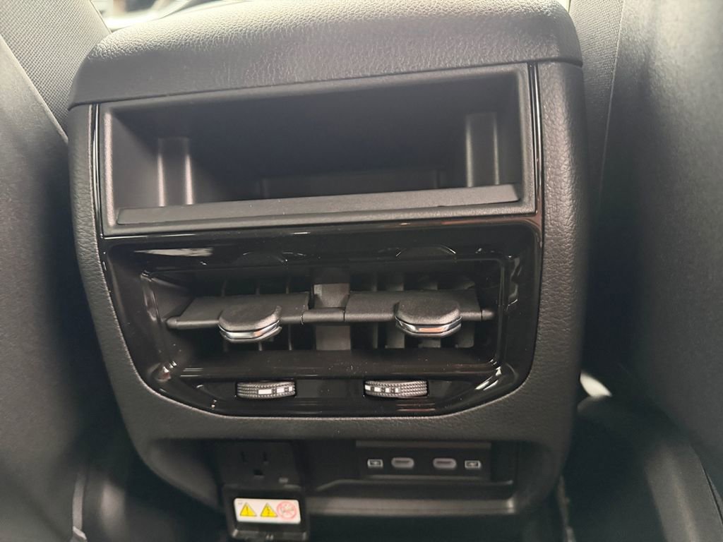 New 2026 Jeep Grand Cherokee Laredo image 16