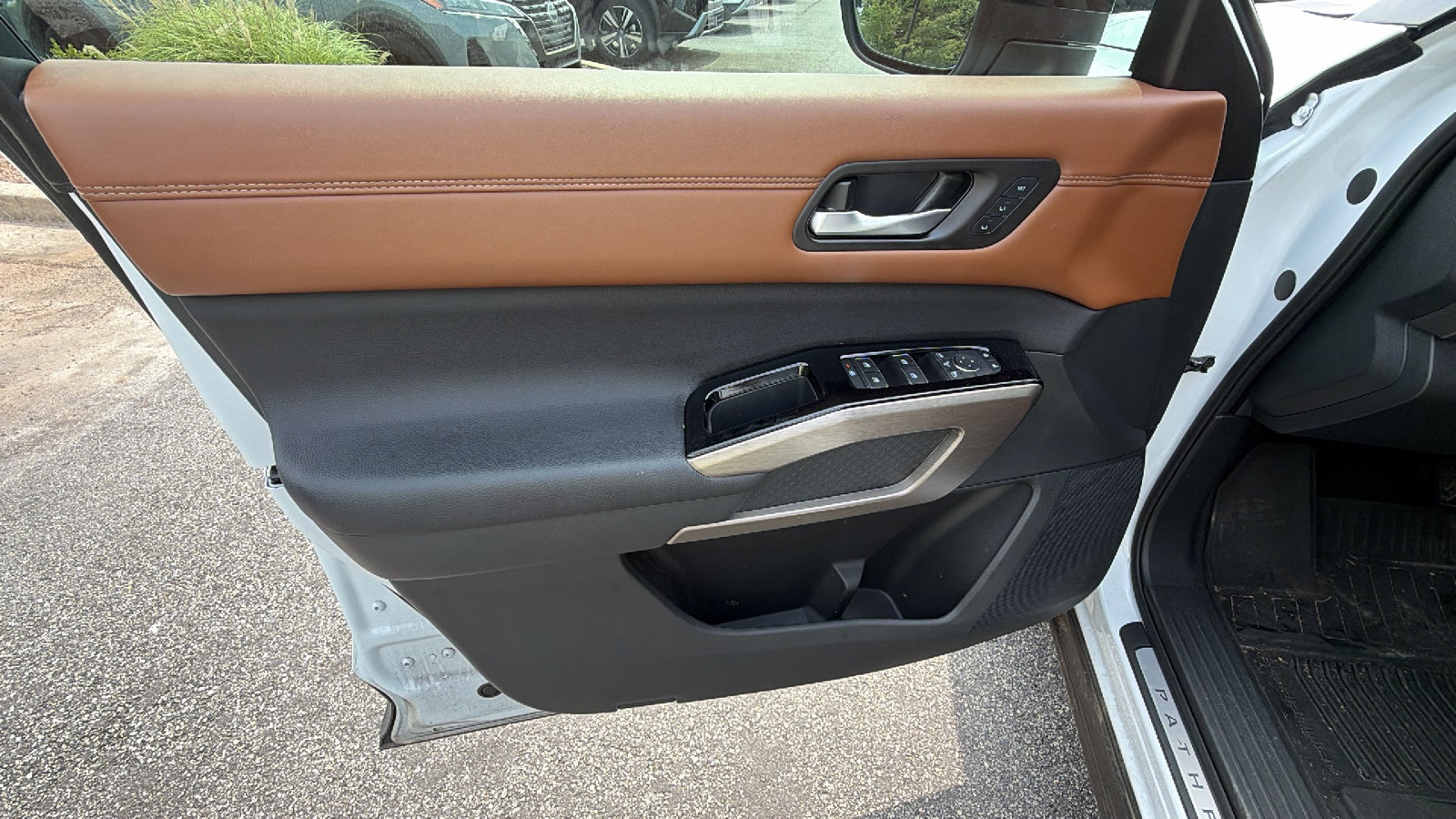 Used 2025 Nissan Pathfinder Platinum w/ Cargo Package FWD image 14