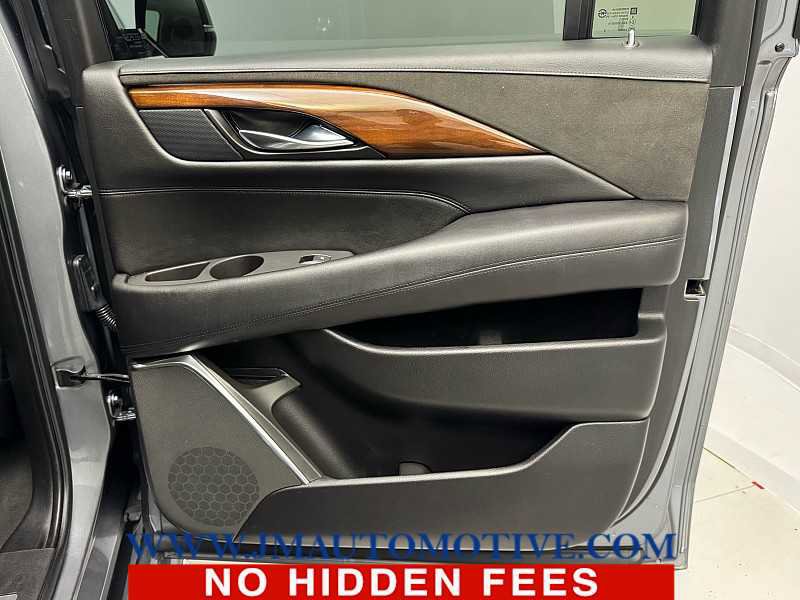 Used 2019 Cadillac Escalade ESV Luxury AWD/4WD image 29