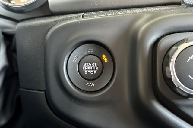 Certified 2022 Jeep Gladiator Sport AWD/4WD image 21
