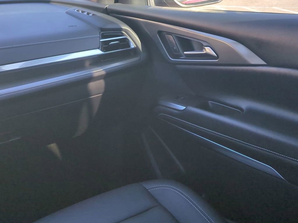 Used 2025 Chevrolet Traverse LT image 21