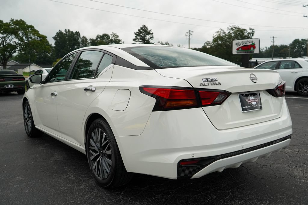 Used 2025 Nissan Altima 2.5 SV FWD image 3
