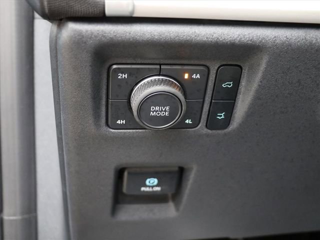 Used 2025 Ford Expedition Active image 30