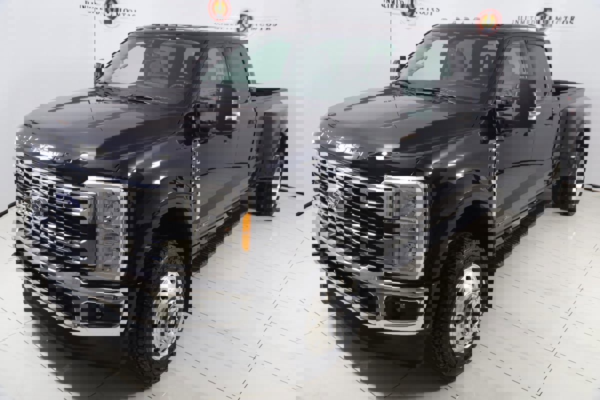 Used 2023 Ford F450 XLT w/ FX4 Off-Road Package image 20
