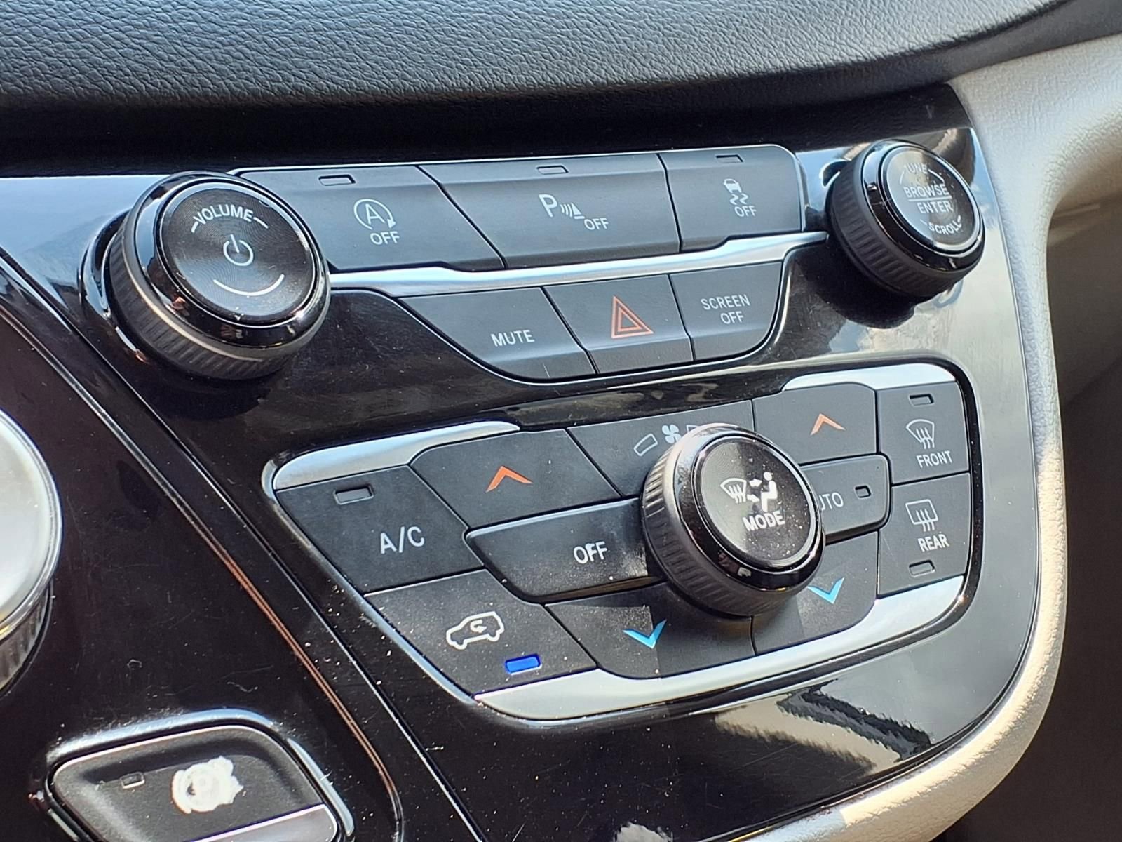 Used 2019 Chrysler Pacifica Touring-L FWD image 25